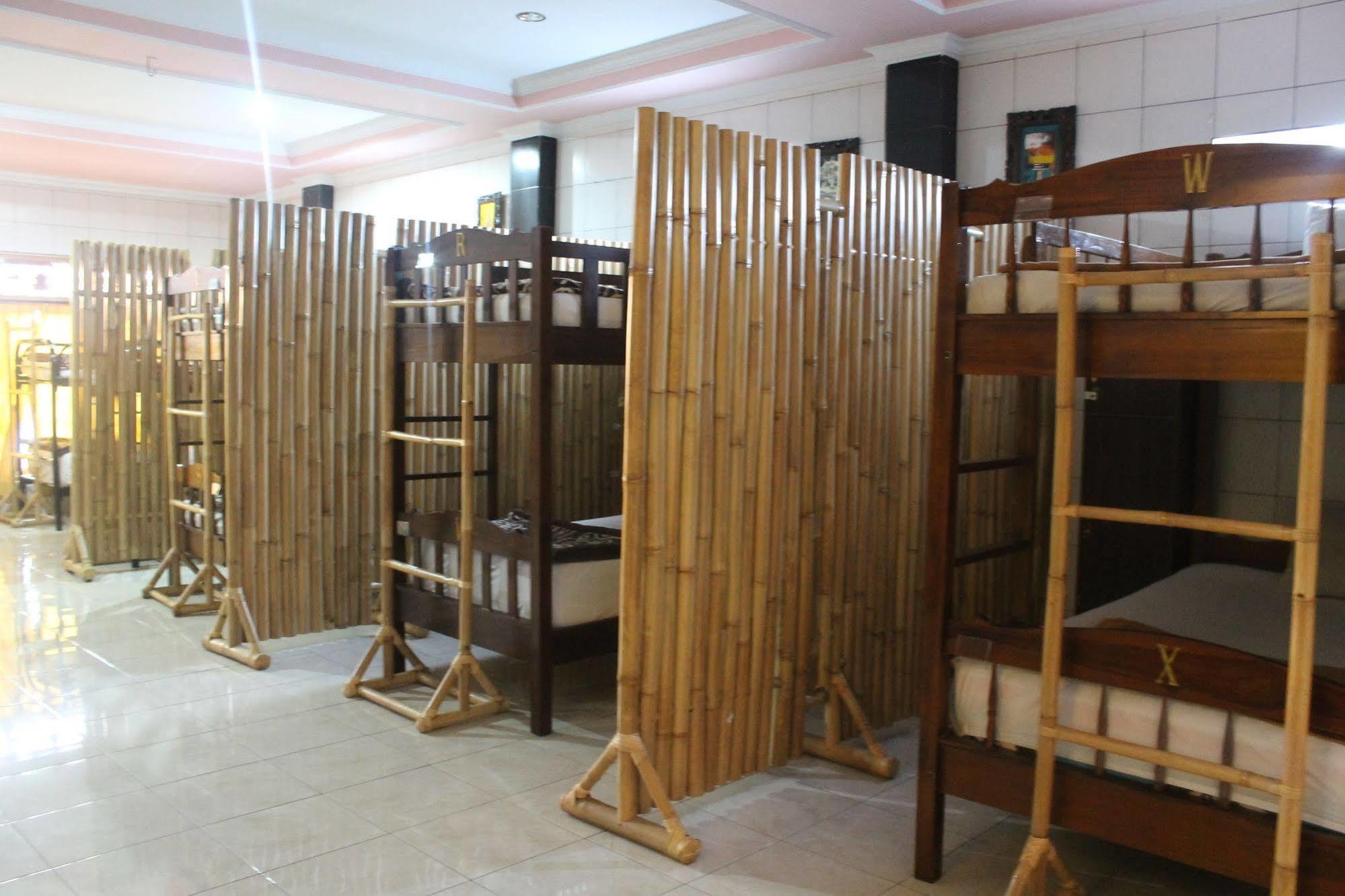 Vaccinated Staff - Oyo 3523 Gong Corner Homestay Kuta  Exterior photo